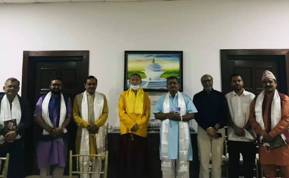 Hindu Leaders Show Support